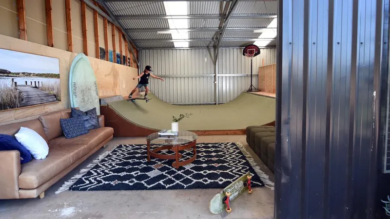 Indoor skate ramp